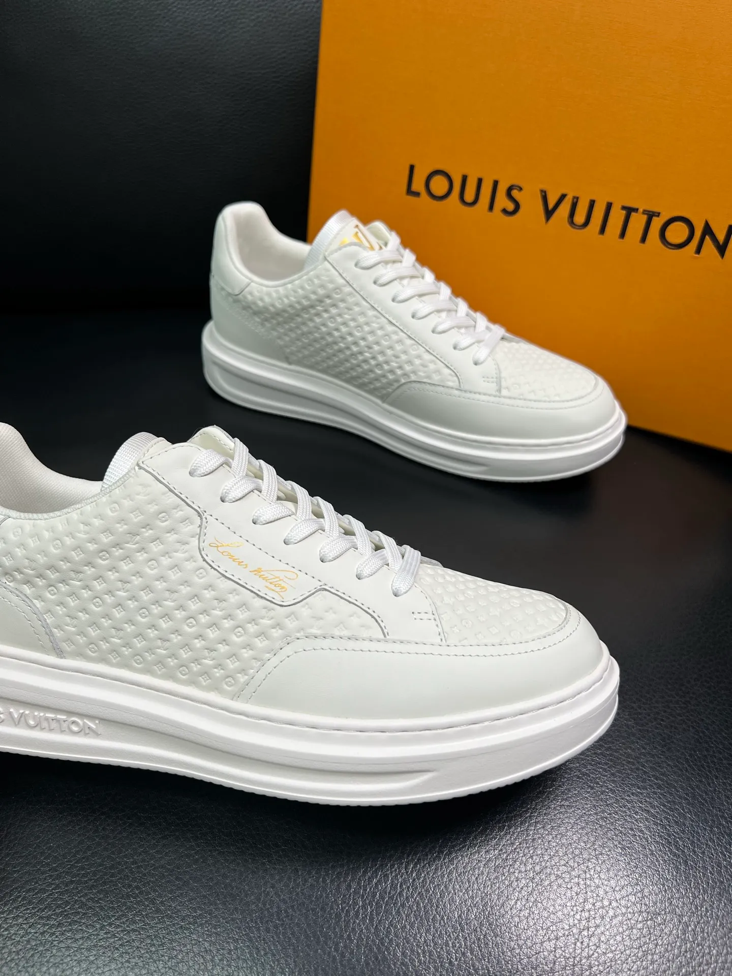 Men's shoes 💰740 Lv high quality top crafts Louis Vuitton sports shoes counter synchronized with original factory configuration, uppers imported from Italy, high-quality splicing colorful complex crafts, imported mesh pads soft and comfortable, soles: original soles specially provided by the original factory, T men's shoes 💰U exclusive movable molded soles super comfortable, original factory and single goods, welcome to compare, code number 38-44 (customized 45) 85867